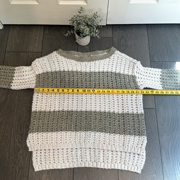 Woman’s Pilcro sweater - Picture 3 of 4